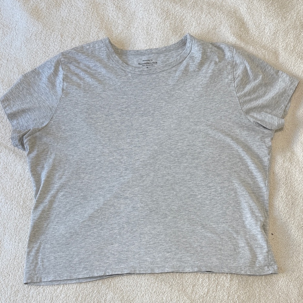 Abercrombie & Fitch Light Gray Short Sleeve Tee - Women’s XL